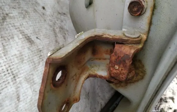 Mazda 626 Front door upper hinge