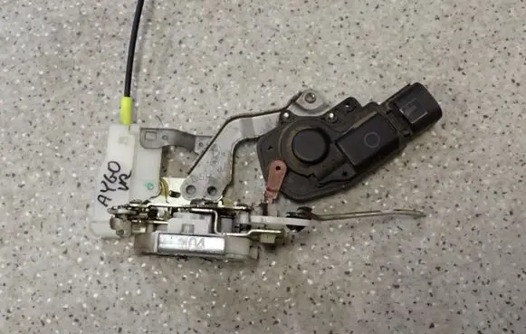 Toyota Aygo AB10 Rear door lock 