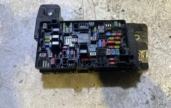 Ram 1500 Fuse module 68467640AA