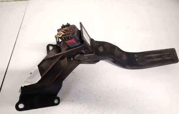 Ford Mondeo Mk III Accelerator throttle pedal 1s719f836bb