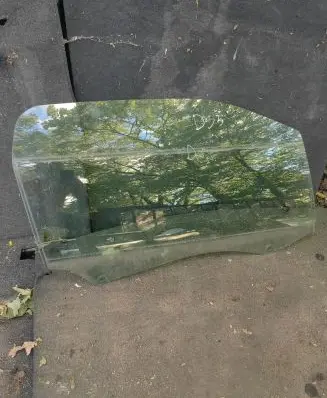 Citroen DS3 Front door window/glass (coupe) 