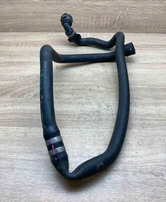 Coolant pipe/hose