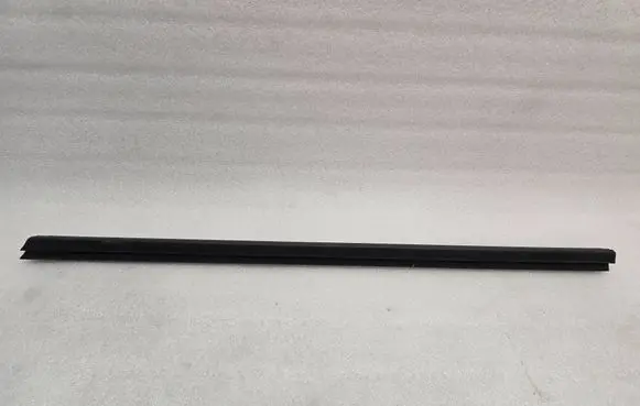 Mercedes-Benz S W222 Rubber seal front door window/glass A2227250165