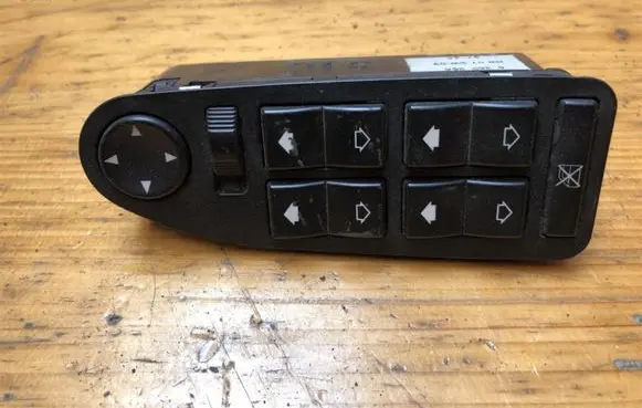 BMW 5 E39 Electric window control switch 8368966