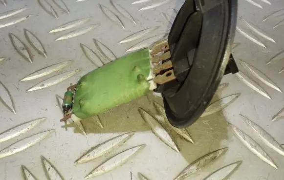 Volkswagen Polo IV 9N3 Heater blower motor/fan resistor 12375