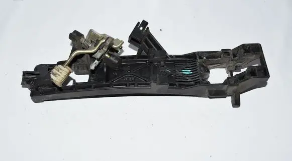 Rear door exterior handle/bracket