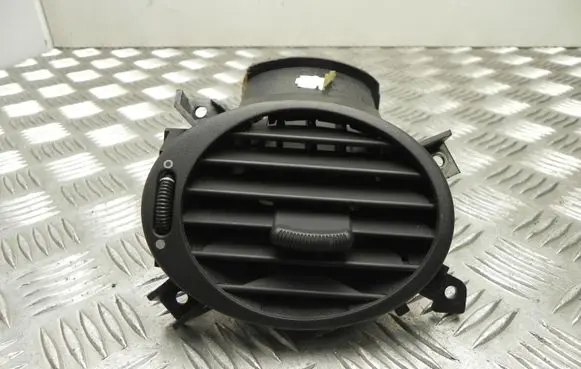 Rear air vent grill