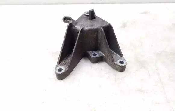 Opel Insignia A Engine mounting bracket 13228289