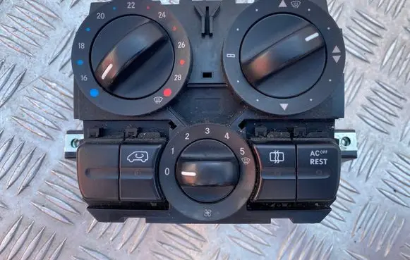 Mercedes-Benz Vito Viano W639 Climate control unit A6398301985 5HB00851212 A6394420205