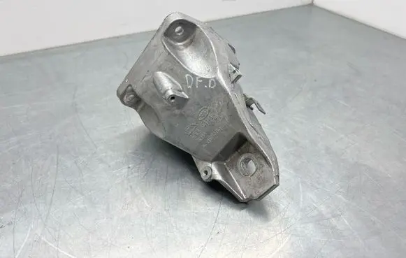 Land Rover Defender Engine mount bracket KPLA6037BA