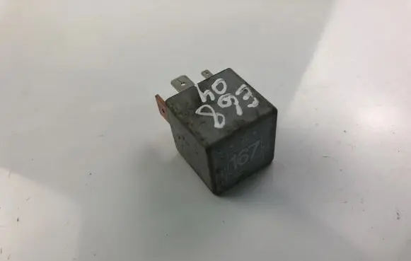 Volkswagen PASSAT B5 Fuel pump relay 191906383C