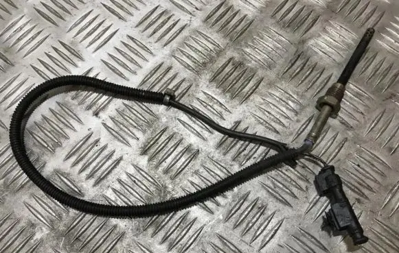 Mercedes-Benz C AMG W204 Exhaust gas temperature sensor a0071539528 1013018800642
