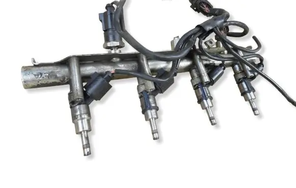 Audi A4 S4 B7 8E 8H Fuel injector 06D133036D 06F133317