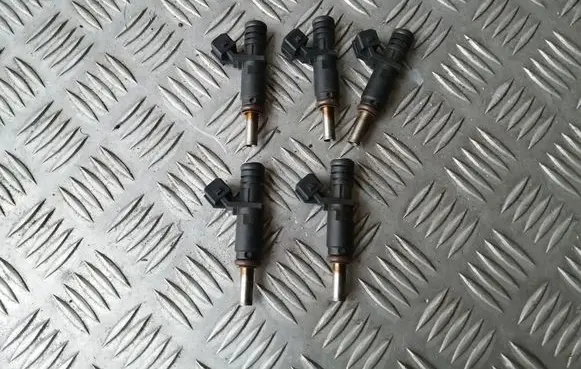 BMW 5 E60 E61 Fuel injectors set 7531634