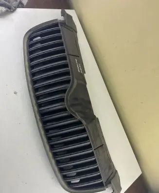 Front bumper upper radiator grill