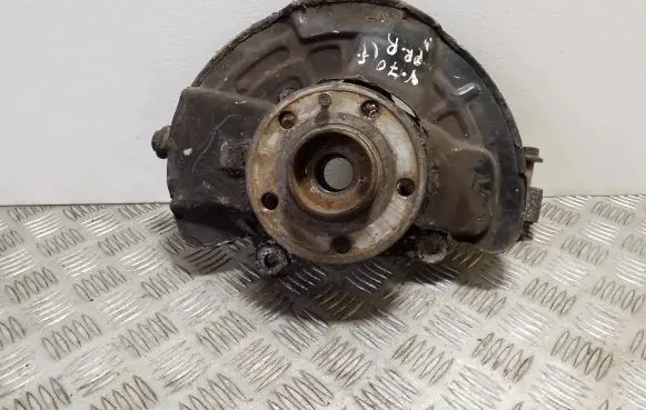 Volvo V70 Front wheel hub 9461944