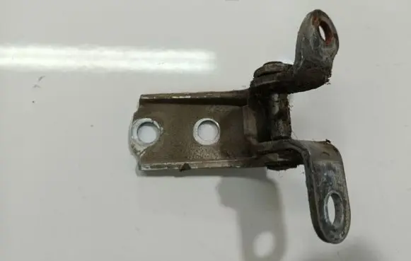 Toyota Avensis T250 Rear door lower hinge 