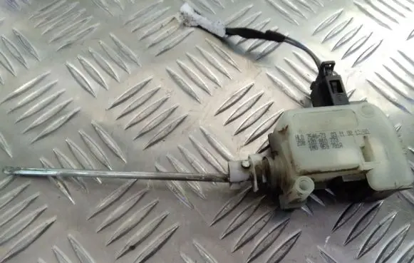 Fuel tank cap lock motor
