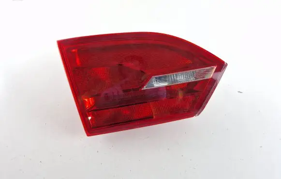 Volkswagen Jetta IV Tailgate light lenses 5C6945093A 170324B