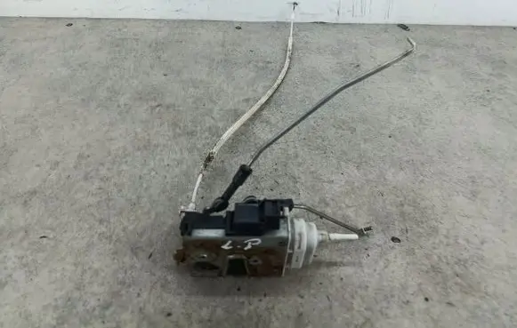 Audi A4 S4 B5 8D Front door lock 8D1837015F