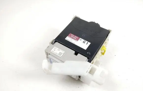 Toyota Prius (XW30) Fuse module 8273047450A 8922147140