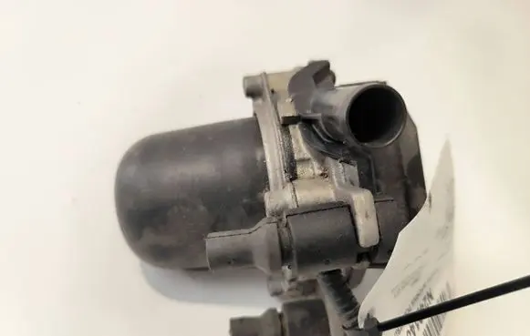 Chevrolet Corvette C5 Secondary air pump 