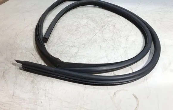 BMW 5 E60 E61 Front door rubber seal