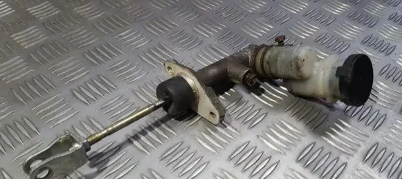 Hyundai Accent Clutch master cylinder