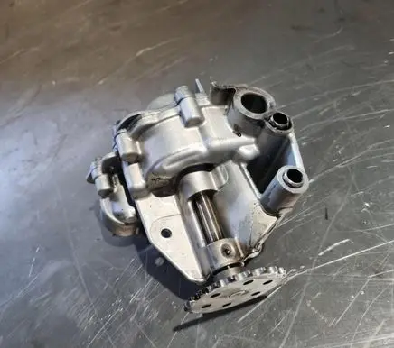 Renault Master III Oil pump 150103223R