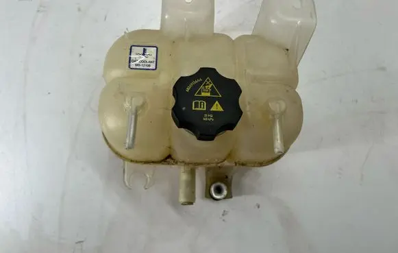 Chrysler Pacifica Coolant expansion tank/reservoir 68217323AA