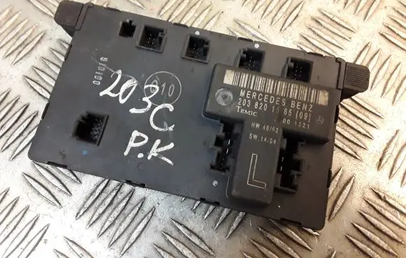 Mercedes-Benz C W203 Door control unit/module 2038201585 A2038201585