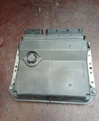 Toyota Avensis T270 Engine control unit/module 8966105D02 MB2759001900