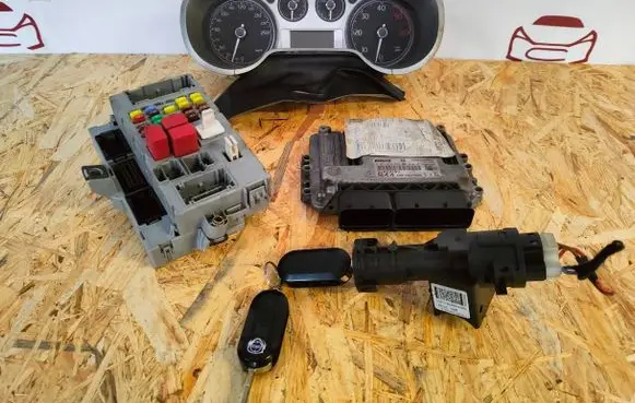 Lancia Delta III Engine ECU kit and lock set 4BE161MAA 0051793869