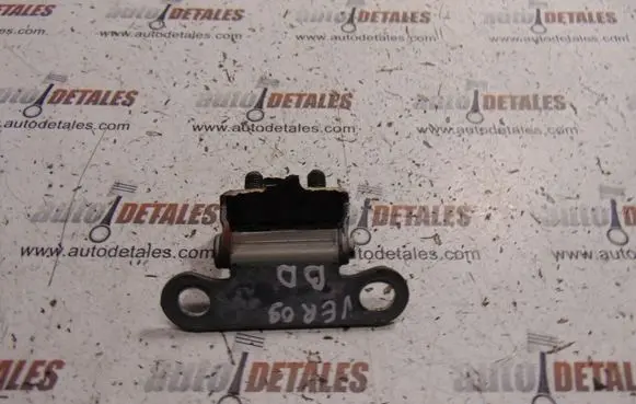 Toyota Verso Tailgate/trunk/boot hinge