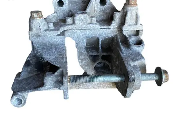 Volkswagen Transporter - Caravelle T5 Engine mounting bracket 070199343A