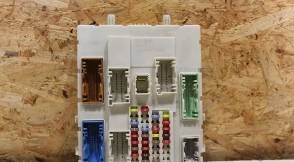 Volvo V40 Fuse module 31412887
