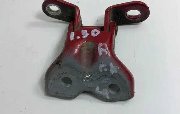 Hyundai i30 Front door lower hinge 