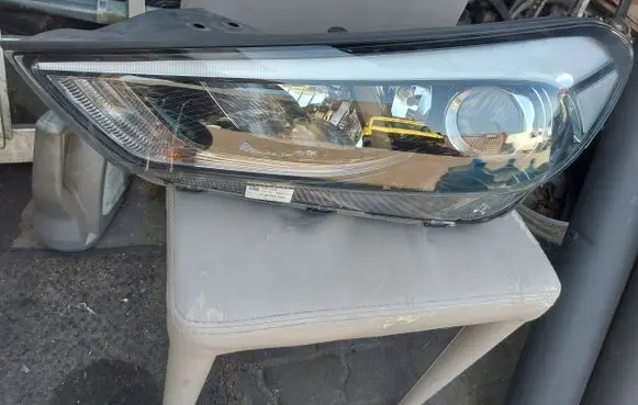 Hyundai Tucson TL Headlight/headlamp 92101D7100