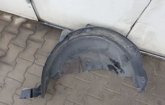 Rear arch fender liner splash guards
