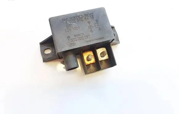 Mercedes-Benz E W211 Glow plug pre-heat relay a0025426419 0332002167