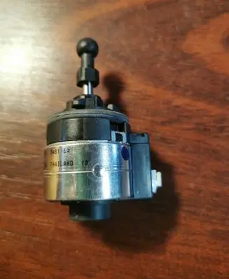 Headlight level adjustment motor