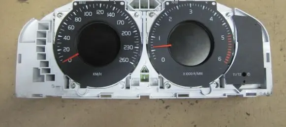Volvo V70 Speedometer (instrument cluster) 31254535AA