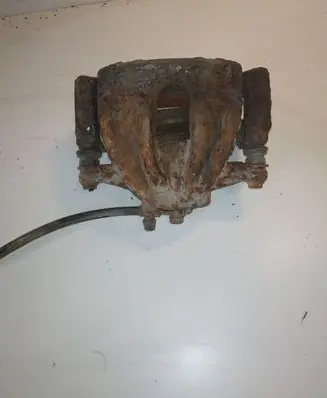 Toyota Corolla Verso E121 Front brake caliper