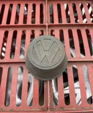 Volkswagen Golf I Original wheel cap 321601171A 863601171
