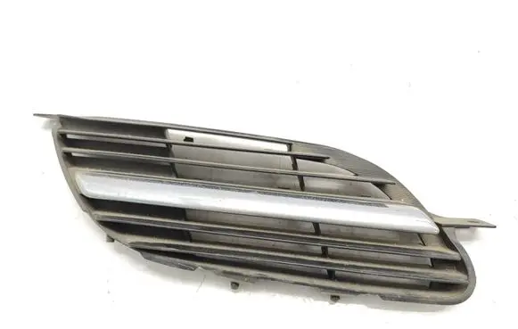 Nissan Almera Tino Front bumper lower grill 9381M020