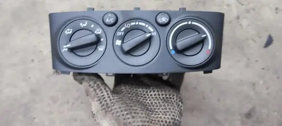 Toyota Avensis T250 Climate control unit 5590005240