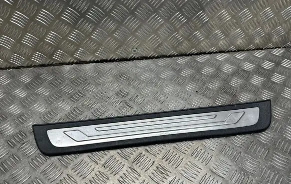 KIA Sorento Front sill trim cover 858812P100