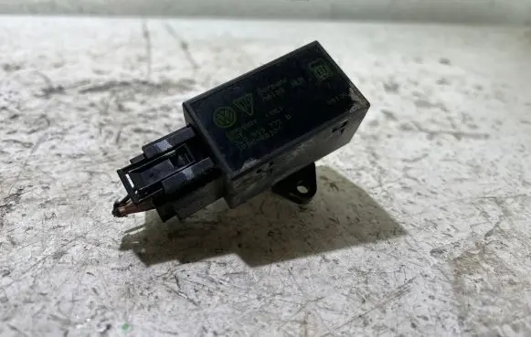 Volkswagen Touareg I Seat heating relay 7L0959772D