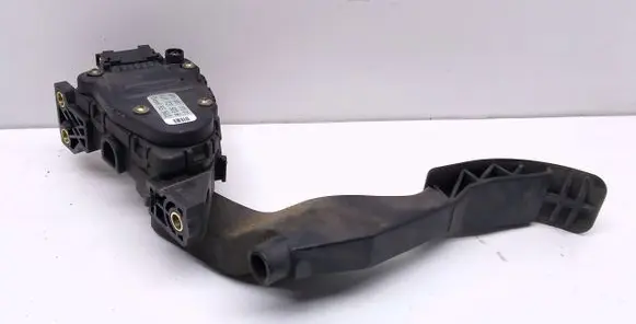 Volkswagen Golf IV Accelerator throttle pedal 1J1721503H 00777001