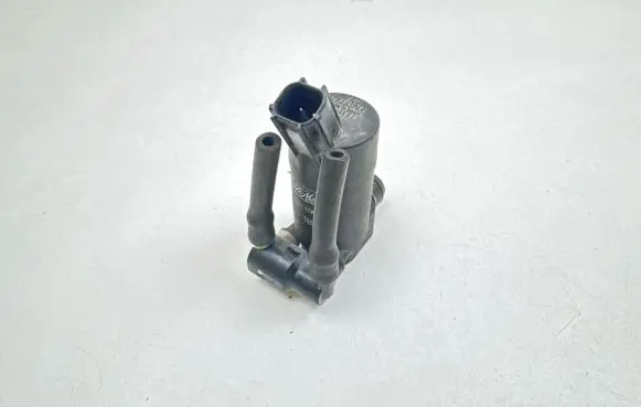 Ford Focus Windscreen/windshield washer pump 1S7117K624FD
